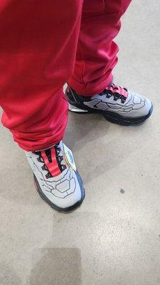 SKECHERS Warehouse Outlet