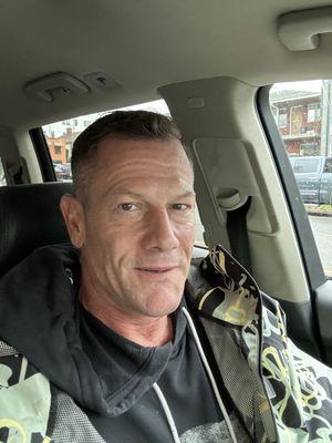 Here I sit literally an hour after I called to make an appointment with a skin fade that only cost TWENTY FIVE DOLLARS!!!!!