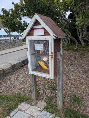 Dubois Beach Little Free Library, Stonington