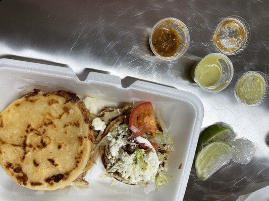 Gordita & sopa with chicken fajita