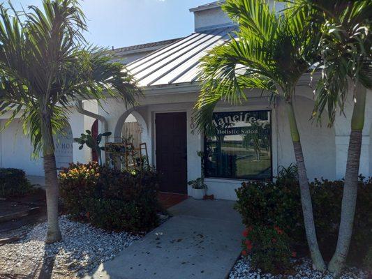 Maneifest Holistic Salon