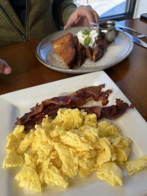 Max and Louie’s Café