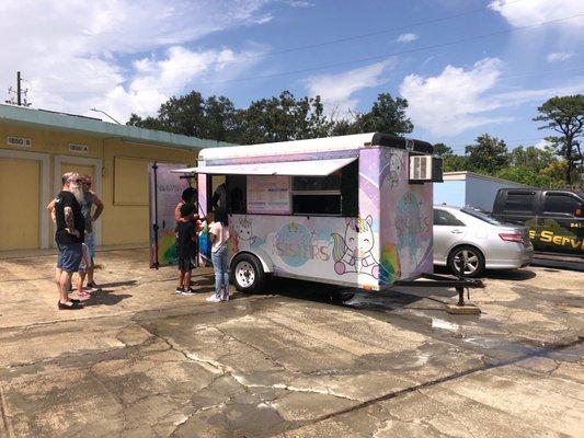 Sweetest Sisters shaved ice