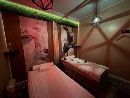 Room with 2 beds; assuming for couples massage