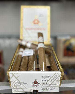 Premium Cigars - Montecristo White Label Toro