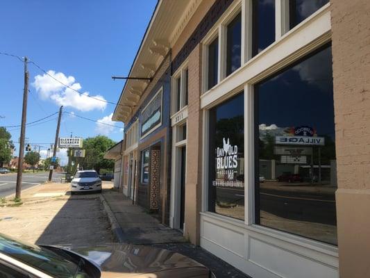 4/23/16. Lovely Saturday afternoon. Exterior. New store location.