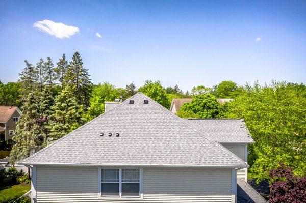 Roof & Gutter replacement in Crystal Lake. CertainTeed Landmark Pewter
