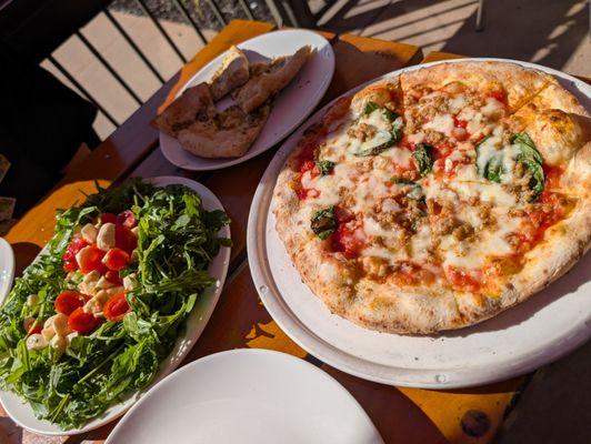 Love my go to order of margherita pizza with sausage!