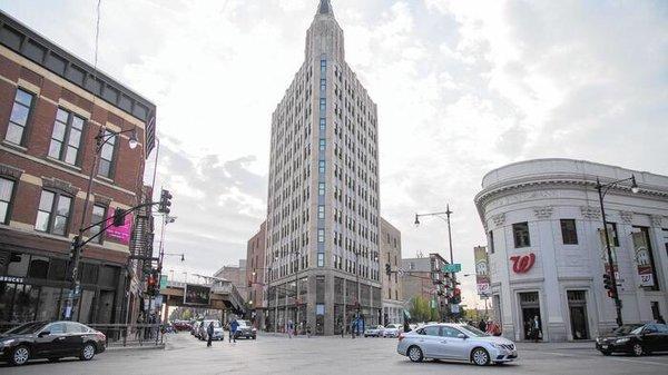 From http://www.chicagotribune.com/classified/realestate/cityliving/ct-re-0514-city-living-20170510-story.html