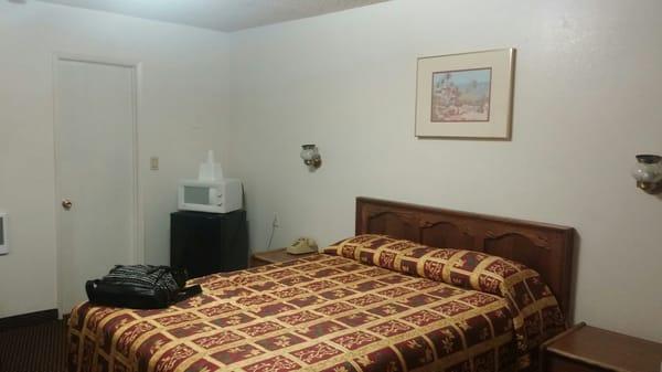 I brought my own bedding, but the mattress was comfy.