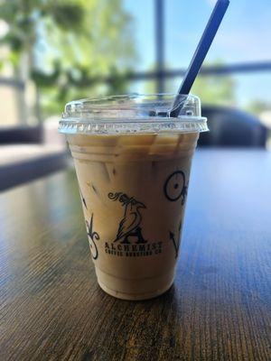 Med iced americano with cream