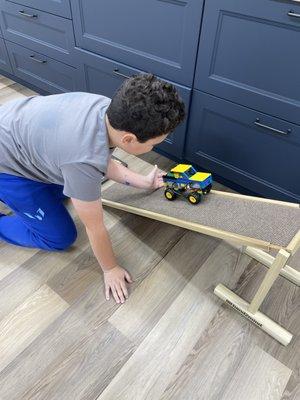 Using the ibrick system to build a 4x4 with motor. Investigating different tires and surfaces: force, friction, speed, angle, etc.