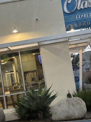 Olas Express Laundromat & Wash and Fold