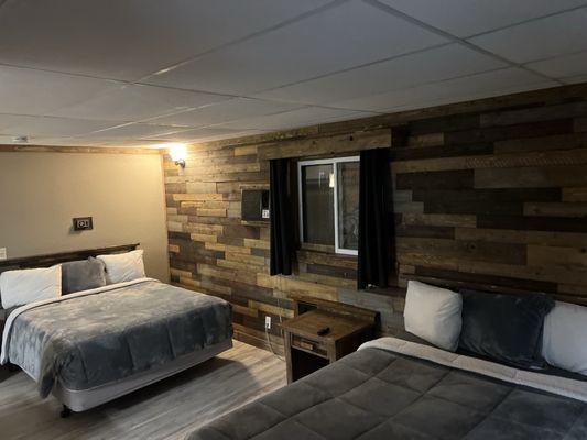 Master sweet had two beds and a daybed two bathrooms very comfortable beds, quiet and clean,