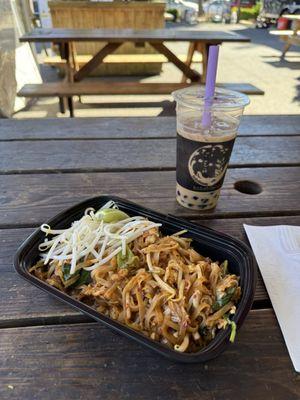 Pad tom yum with pork (lavender milk tea from Bobablastic)