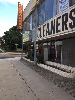 Hollypark Cleaners