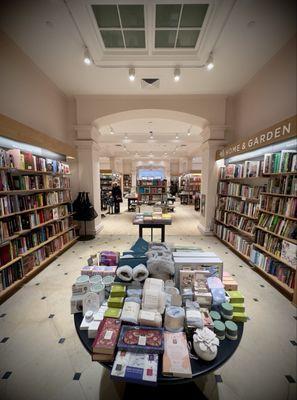 Barnes & Noble Booksellers