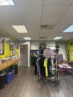 Atomic Beauty and Barber Lounge