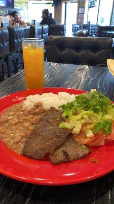 Deliciosa comida brasilera, menú extenso a la carta,