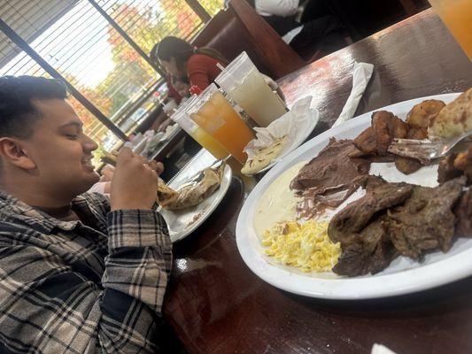 Restaurant and Bakery Salvadorena