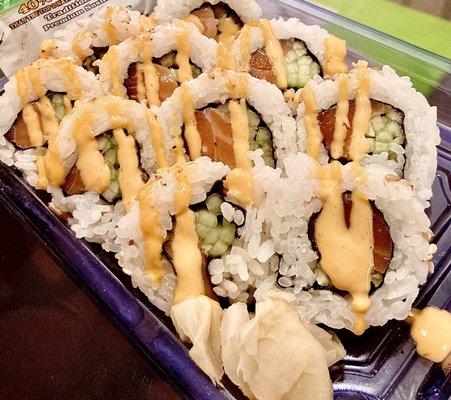 Salmon cucumber roll