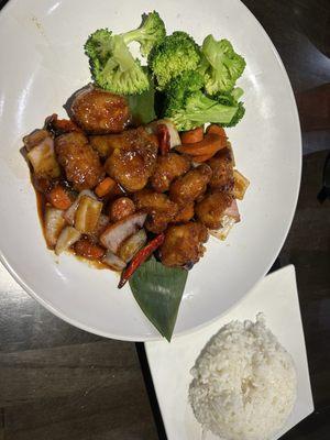 Lunch Special: General Tso chicken with steamed rice