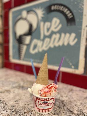 Strawberry shortcake ice cream