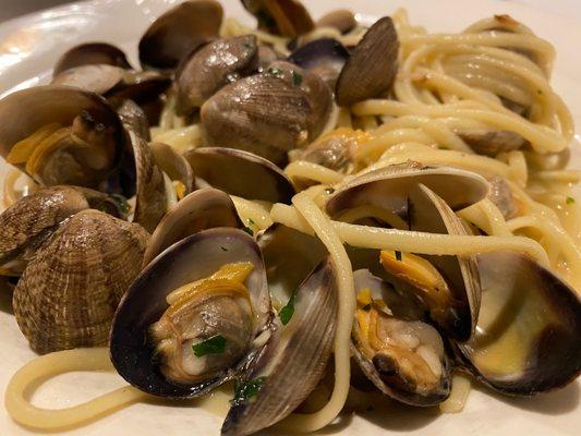 Linguini alle Vongole was delicious