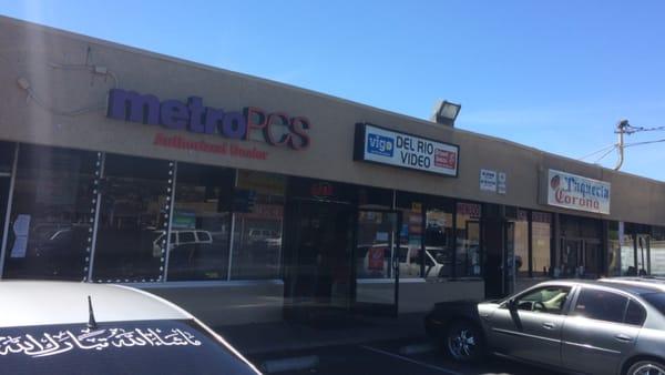 MetroPCS
World Wireless
Next to the car wash