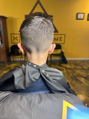 D’lux Barber & Beauty