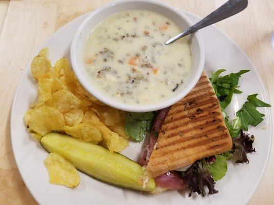Chicken Wild Rice Soup, 1/2 Italian Panini