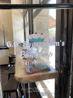 The front window sign that brought my boyfriend here