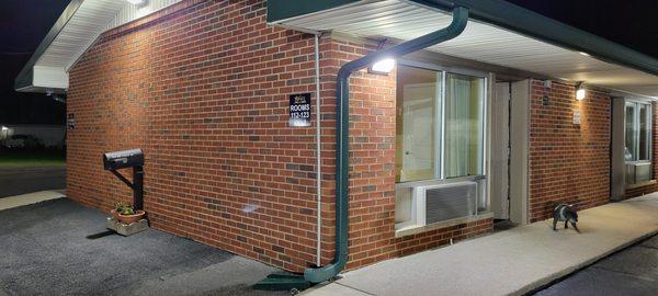 Vintage motel with upgraded comfortable and stylish rooms. Love it!