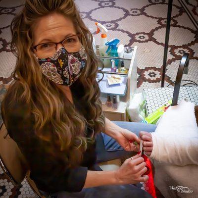 Chipped And Cracked Nail Lounge