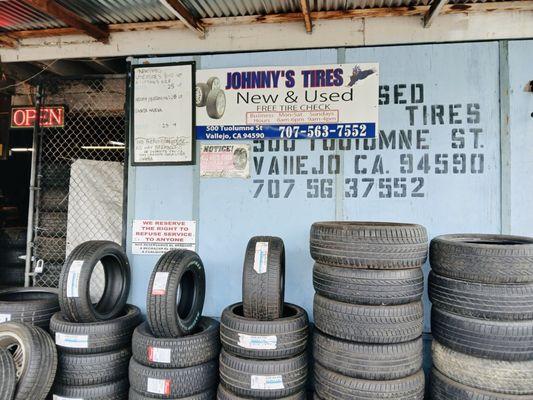 Johnnys Tires