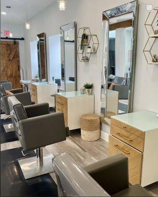 E L L E V I E H A I R S P A & d r y b a r