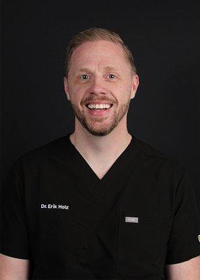 Dr. Erik Holz