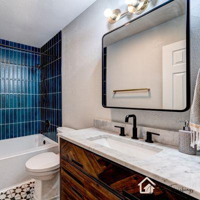 Where bold color meets rich texture.
We designed this bathroom with contrast in mind.