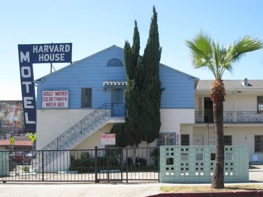 Harvard House Motel