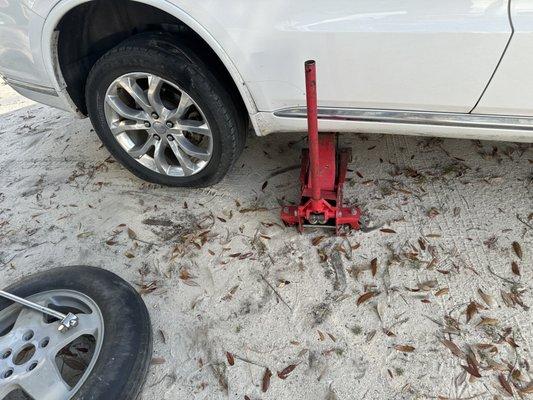 Nano's Towing and Recovery