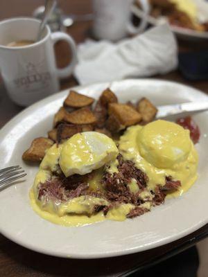 Eggs Benedict with beef hash