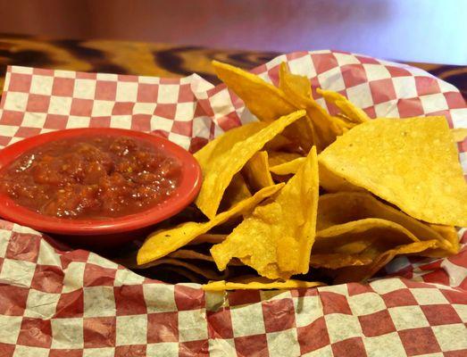 Solid, fresh, Chips & Salsa!