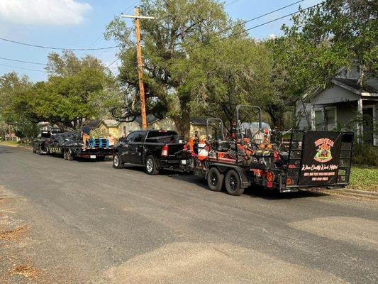 Beeville Lawn Barberz