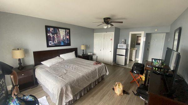 6b. Motel room. Recommend this room.