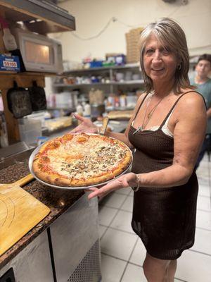 Nonna's Pizza & Restaurant LLC