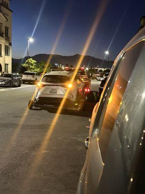 Nothing to see here just Steve's towing pocketing 500 bucks for a car that's been parked here for two hours and asked to be dropped.