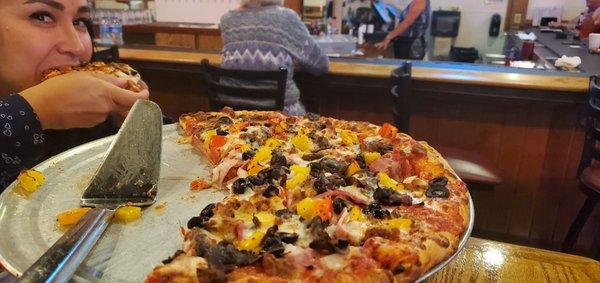 El Pizzeria Sports Bar & Grill
