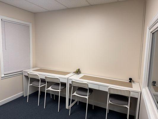Private Desks for 1on1 Tutoring