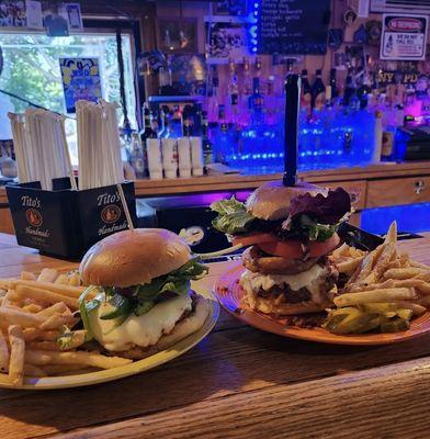 Dee-Man's Bar & Grill Family Restraunt