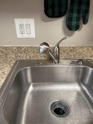 Complete sink installation